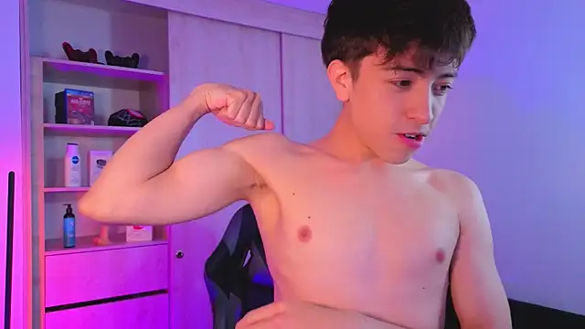 Snapshot of onlinenico chatting on September 17, 2025, 8:10 pm onlinenico online show from September 17, 2025, 8:10 pm