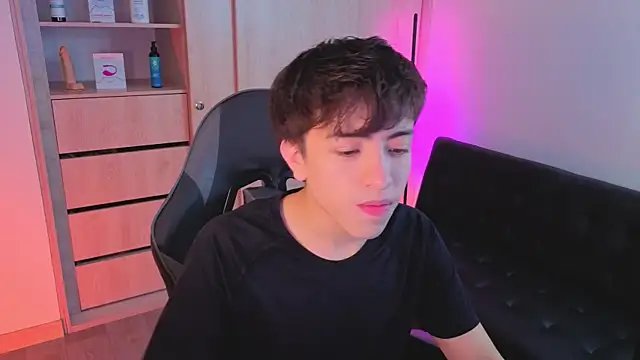 Snapshot of onlinenico chatting on October 14, 2025, 8:09 pm onlinenico online show from October 14, 2025, 8:09 pm