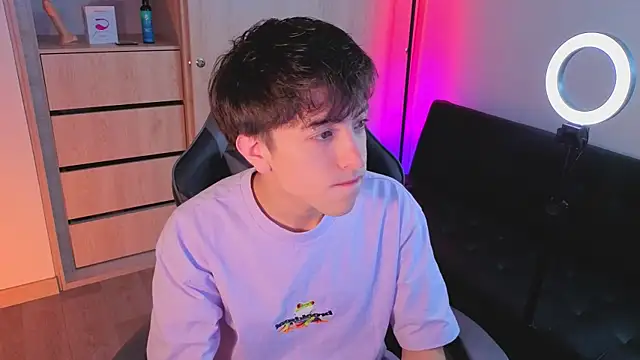 Snapshot of onlinenico chatting on October 15, 2025, 8:09 pm onlinenico online show from October 15, 2025, 8:09 pm