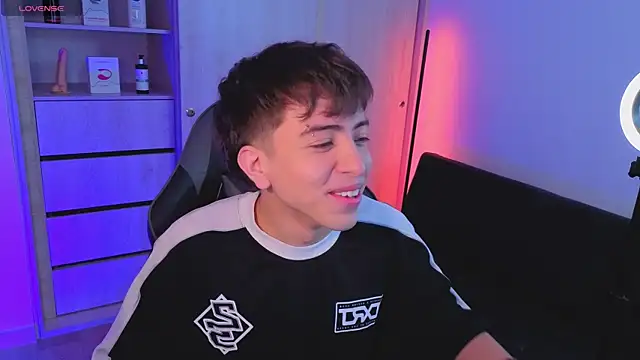 Snapshot of onlinenico chatting on October 22, 2025, 8:08 pm onlinenico online show from October 22, 2025, 8:08 pm