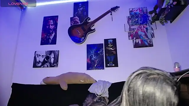 moonligth18 online show from November 3, 2025, 11:48 pm