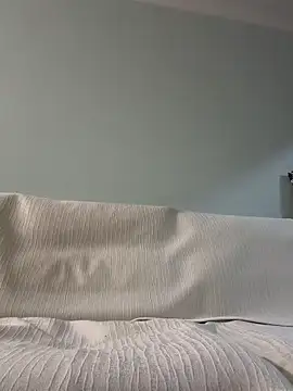 miniyellower online show from October 25, 2025, 12:02 pm