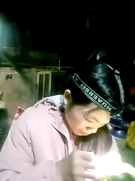 ngan-cute online show from December 18, 2025, 3:01 am