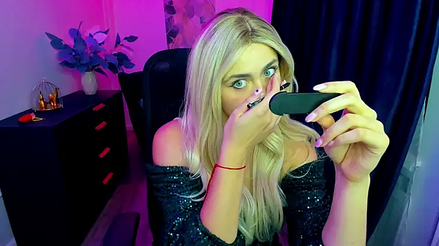 LeslieMineg online show from September 18, 2025, 7:38 pm
