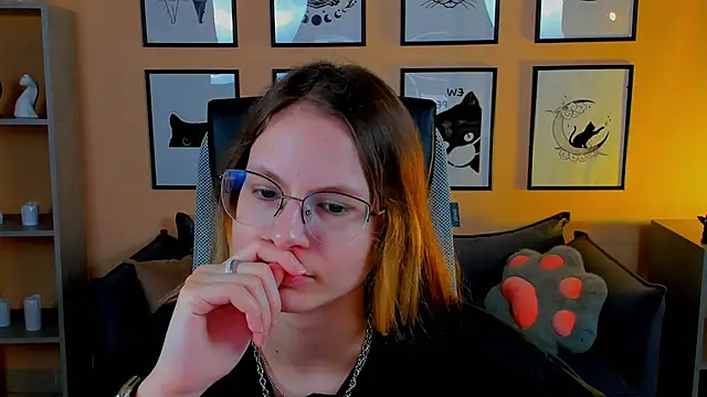 Carrie Rose online show from September 25, 2025, 4:05 am