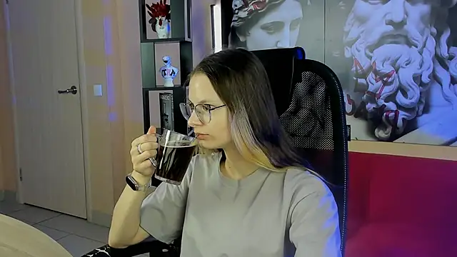 Carrie Rose online show from October 8, 2025, 4:10 am