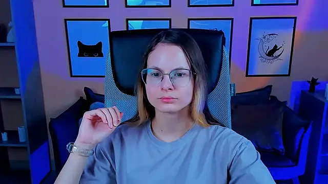 Carrie Rose online show from October 14, 2025, 4:13 am