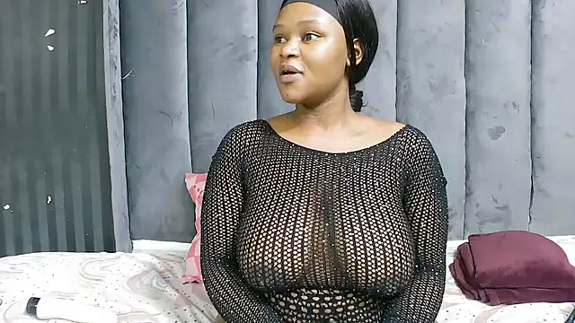 Snapshot of SexyBaddieXXX chatting on October 20, 2025, 12:05 pm SexyBaddieXXX online show from October 20, 2025, 12:05 pm