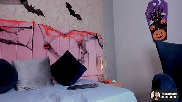 agatha jener online show from October 11, 2025, 11:42 am