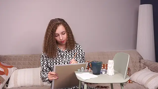 MammieValentini online show from September 10, 2025, 7:19 am