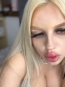 Steffi Snowbunny online show from April 15, 2026, 7:58 pm