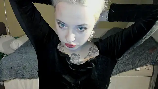 velunnight online show from September 18, 2025, 4:42 pm