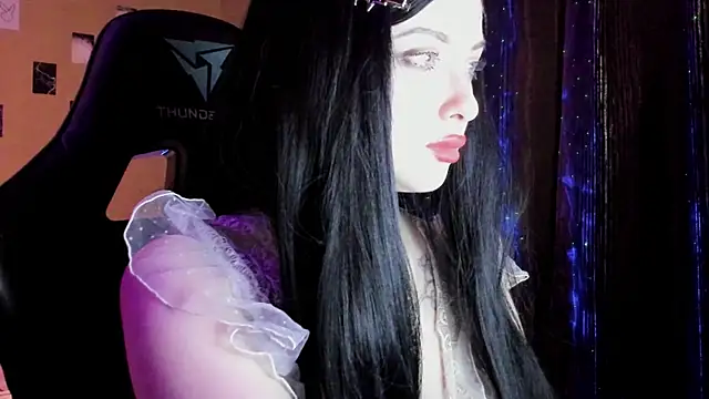 velunnight online show from September 22, 2025, 5:26 pm