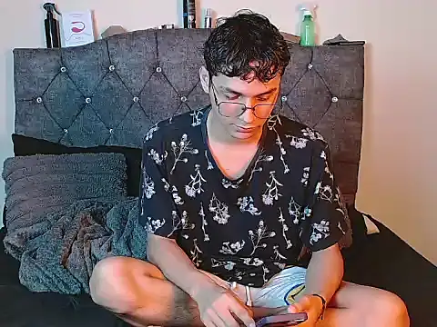 logan willyams  online show from September 20, 2025, 10:33 pm