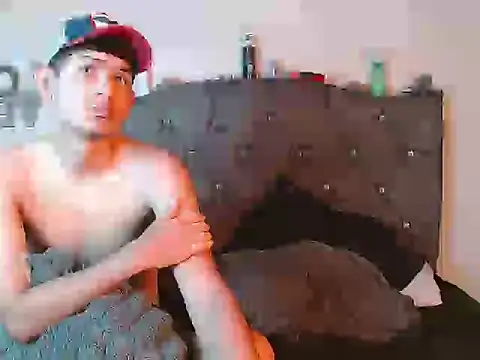 logan willyams  online show from September 21, 2025, 9:49 pm