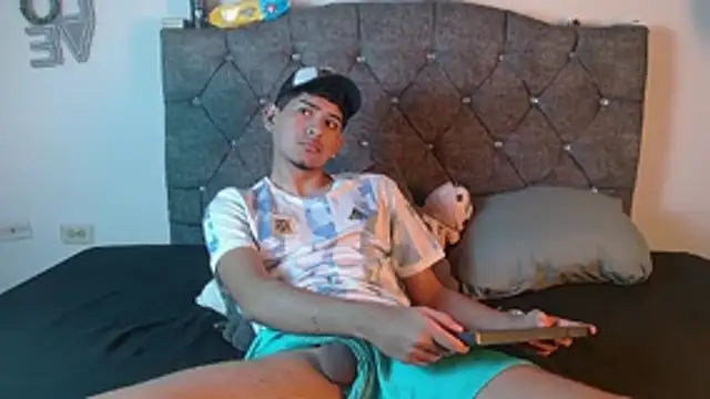 logan willyams  online show from October 18, 2025, 9:59 pm