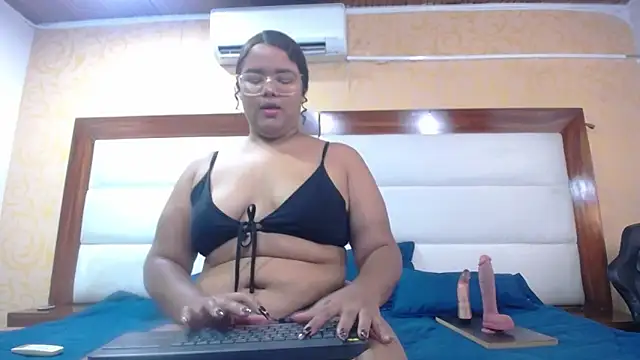 NicolBonnie online show from September 25, 2025, 8:01 pm