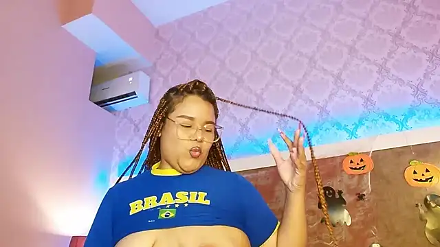 NicolBonnie online show from October 25, 2025, 7:41 pm