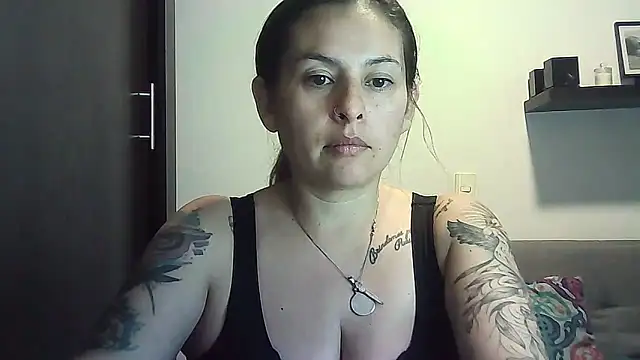 Valery  Rouse  online show from April 14, 2026, 10:05 pm