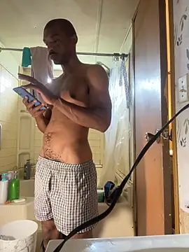 Snapshot of CaramelBrownBBC14 chatting on October 28, 2025, 6:43 pm CaramelBrownBBC14 online show from October 28, 2025, 6:43 pm