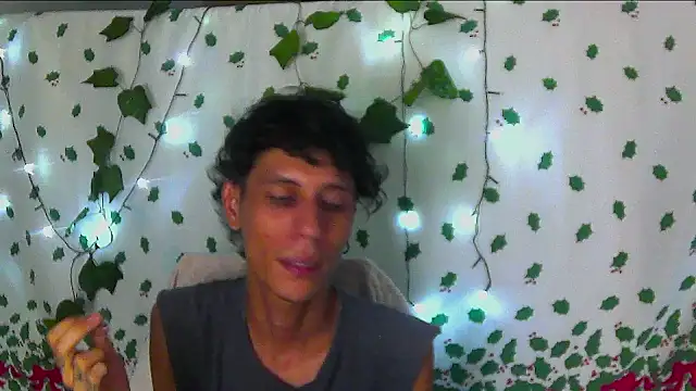 Snapshot of Crxxxsh chatting on September 22, 2025, 11:51 pm Crxxxsh online show from September 22, 2025, 11:51 pm