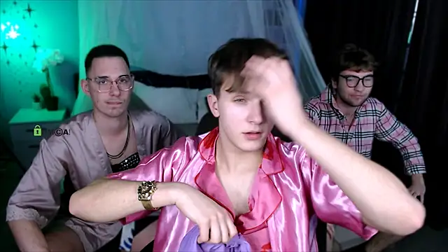 travis wolf  online show from November 22, 2025, 8:52 pm