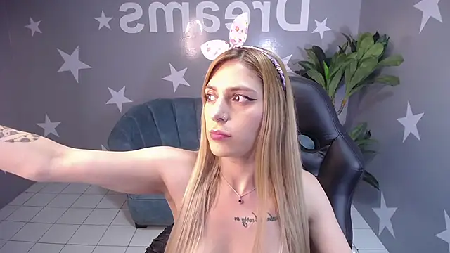 Snapshot of Candy_kush_t chatting on September 17, 2025, 8:21 pm Candy kush t online show from September 17, 2025, 8:21 pm