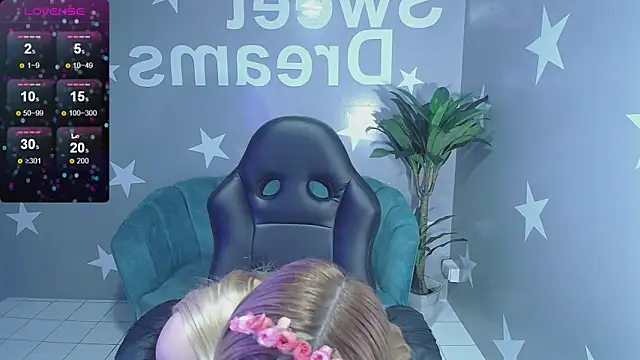 Snapshot of Candy_kush_t chatting on October 15, 2025, 8:53 pm Candy kush t online show from October 15, 2025, 8:53 pm