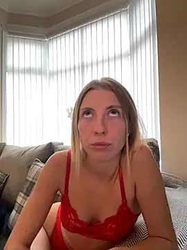 Snapshot of CheekyChelseaX chatting on September 27, 2025, 4:01 pm CheekyChelseaX online show from September 27, 2025, 4:01 pm