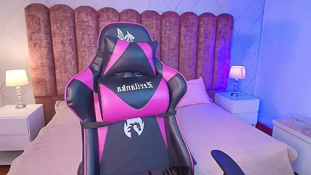 Snapshot of Sweet_1Angel chatting on February 21, 2026, 3:40 am Sweet 1Angel online show from February 21, 2026, 3:40 am