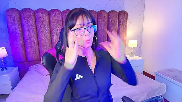 Snapshot of Sweet_1Angel chatting on March 5, 2026, 3:35 am Sweet 1Angel online show from March 5, 2026, 3:35 am