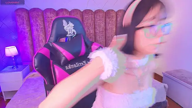 Snapshot of Sweet_1Angel chatting on March 25, 2026, 5:02 am Sweet 1Angel online show from March 25, 2026, 5:02 am