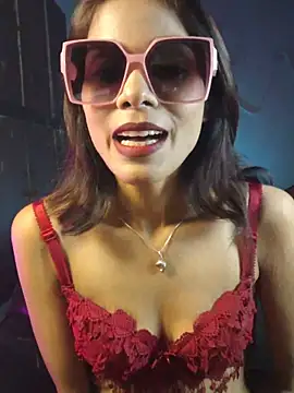 royeoy22 online show from April 18, 2026, 11:36 am