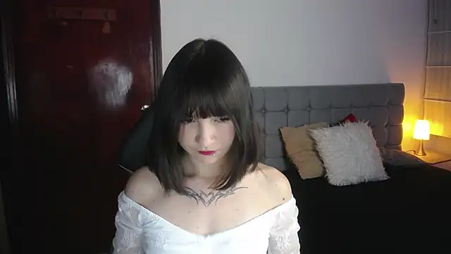  Charlotte Collins  online show from November 11, 2025, 2:28 pm