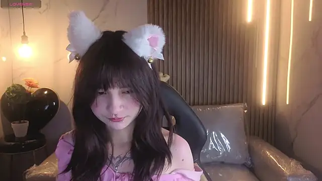  Charlotte Collins  online show from March 20, 2026, 2:44 pm