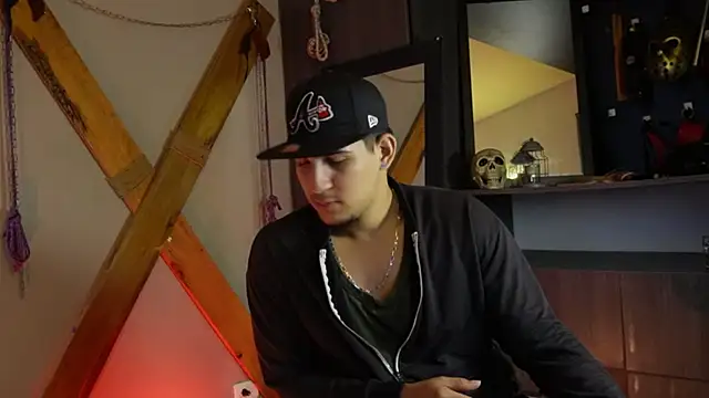 massimo vidal  online show from September 10, 2025, 12:27 pm