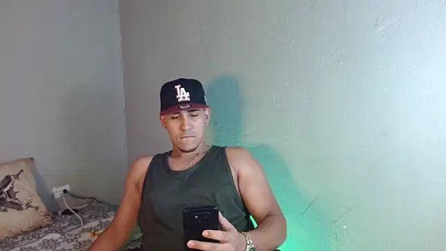 massimo vidal  online show from November 9, 2025, 2:54 am