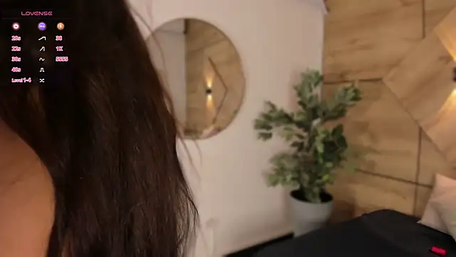 Snapshot of Vale_Lux chatting on October 16, 2025, 2:07 pm Vale Lux online show from October 16, 2025, 2:07 pm