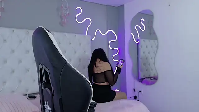 Snapshot of Emma_visconti chatting on October 2, 2025, 12:34 pm Emma visconti online show from October 2, 2025, 12:34 pm