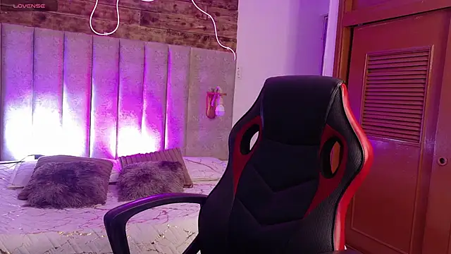 Snapshot of Emma_visconti chatting on October 17, 2025, 12:30 pm Emma visconti online show from October 17, 2025, 12:30 pm