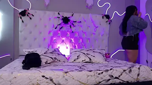 Snapshot of Emma_visconti chatting on October 24, 2025, 12:56 pm Emma visconti online show from October 24, 2025, 12:56 pm