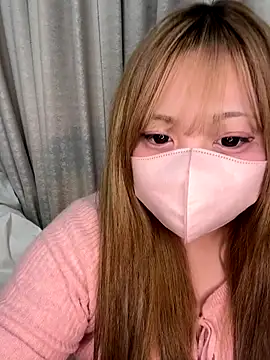 Chua-chan online show from October 23, 2025, 5:01 pm