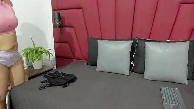 Miranda Laurent online show from September 11, 2025, 7:36 pm