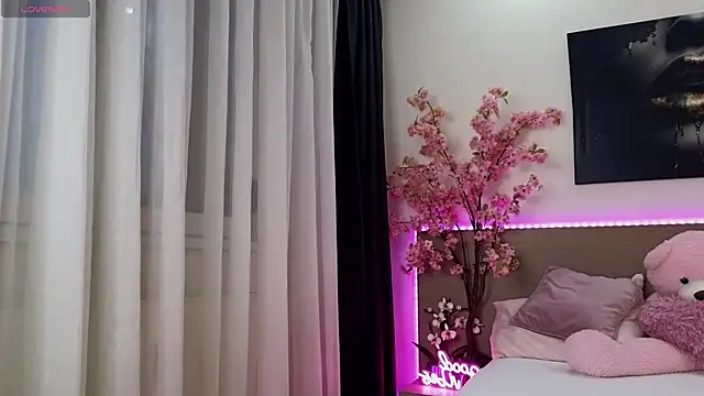 anexblondie online show from December 15, 2025, 2:43 pm