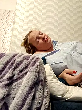 LeoGirlOh online show from September 15, 2025, 10:10 pm