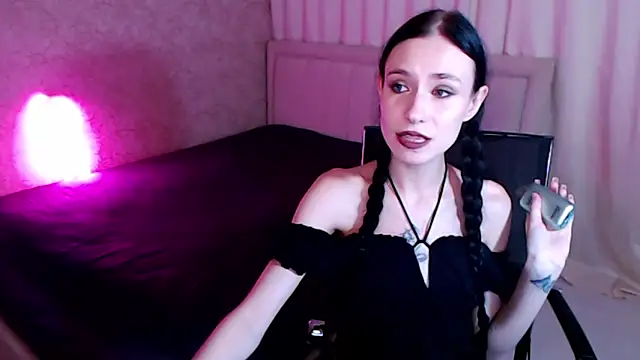 KiraBennett online show from September 19, 2025, 4:29 pm