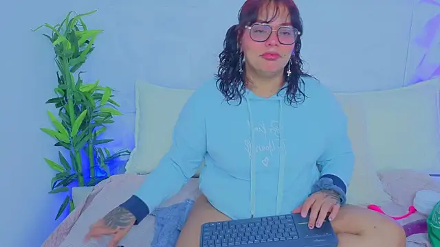 Scarletttttt   online show from September 19, 2025, 3:52 am