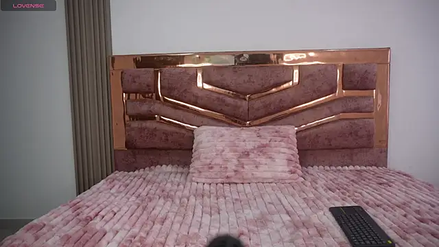 natasha vesper online show from September 30, 2025, 12:21 pm