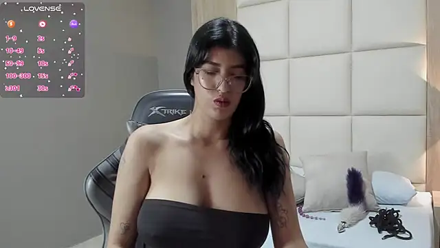 caroline 00403  online show from September 20, 2025, 12:06 pm