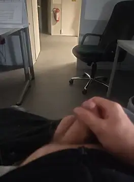 Snapshot of stunning_stallion chatting on October 3, 2025, 8:39 pm stunning stallion online show from October 3, 2025, 8:39 pm